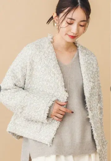 그레이디 브릴리언트, 노카라 트위드 자켓 화이트 계열