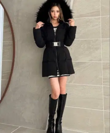 GYDA 블랙 다운 자켓 후드 부착 벨트 없음