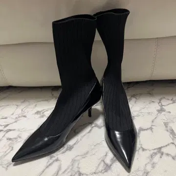 [컨디션 최상] [ZARA] 에나멜 스틸레토 삭스 펌프스