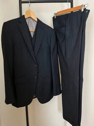 PSFA 네이비 스트라이프 쓰리피스 수트 urban model A6