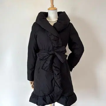 컨디션 최상 A-proury 다운 코트 롱 블랙 다운 80% 허리 리본