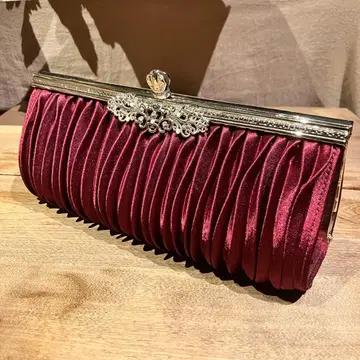 버건디 새틴 플리츠 파티 클러치백