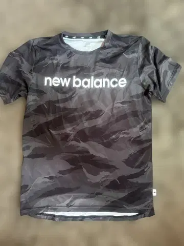 new balance 카모 패턴 T셔츠 M 이너로 딱