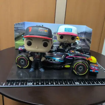펀코 팝 레드불 F1 레이싱카 피규어