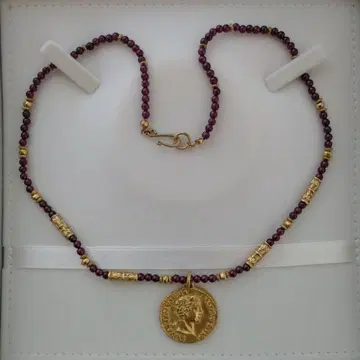 브리티시 뮤지엄 250주년 기념 목걸이