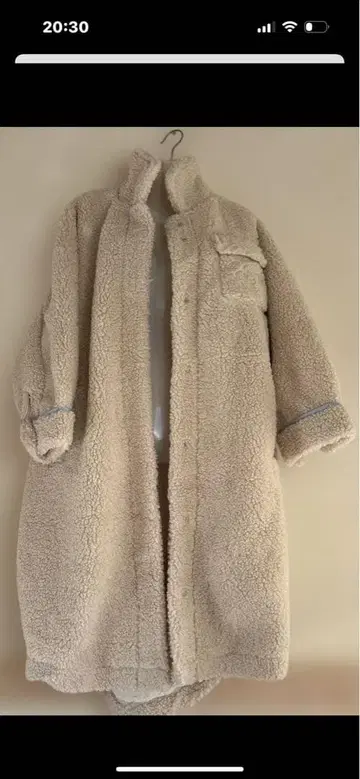 크림색 보아 롱 코트