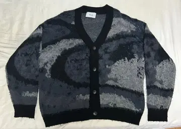 미사용 새상품 그라데이션 연기 패턴 자카드 샤기 니트 가디건 M