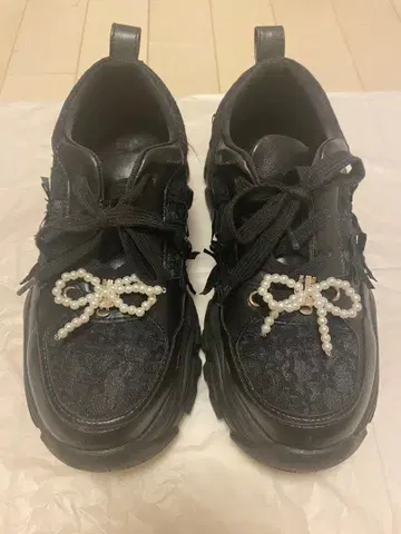 MAJESTIC LEGON 블랙 신발 (흠집 있음)