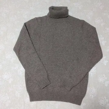 새상품급 유니클로 UNIQLO 터틀넥 니트 스웨터