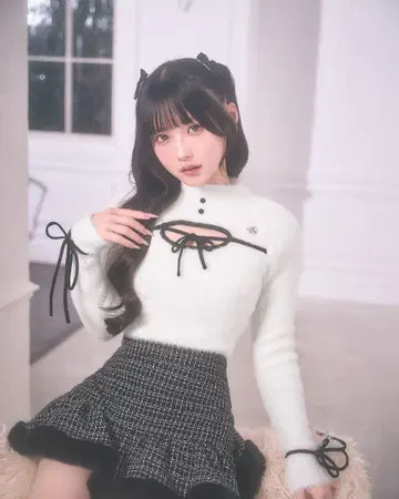 미셸 마카롱 데콜테 오픈 샤기 상의