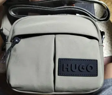 HUGO 베이지 숄더백
