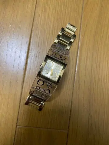 배터리 방전 컬렉션용 GUESS 게스 골드 아날로그 손목시계 클리어