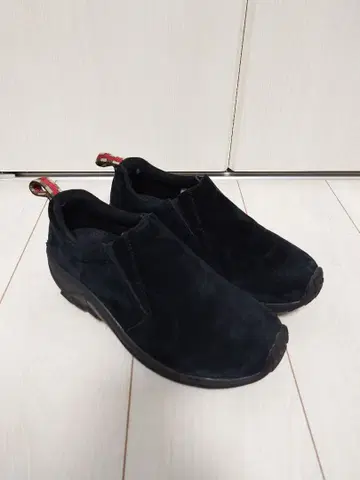 MERRELL 블랙 스웨이드 슬립온