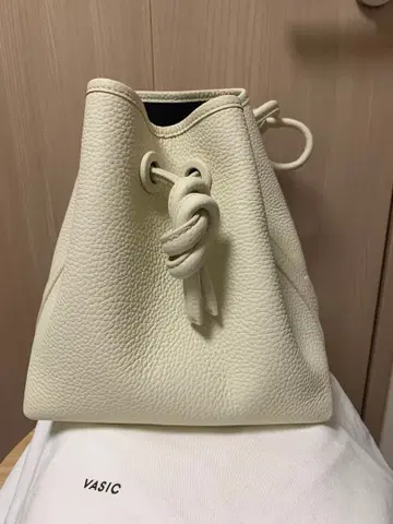 VASIC 화이트 가죽 복조리형 숄더백 BOND MINI