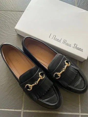 [ 새상품급 ] I Need More Shoes 블랙 로퍼 38 24.5