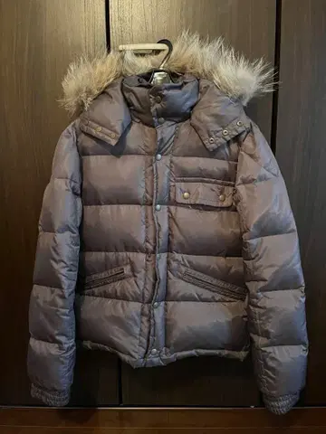 어반 리서치 카키 퍼 포함 다운 자켓