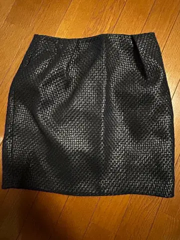 블랙 타이트 스커트 새틴 안감 부착