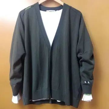 [ 한 번 착용 ] 유니클로 x 아냐 힌드마치 가디건 XL