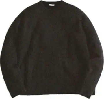 다크 그레이 크루넥 스웨터