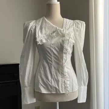 스나이델 snidel 화이트 프릴 퍼프 슬리브 셔츠 코르셋