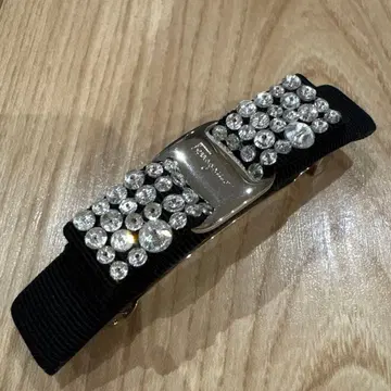 새상품급 페라가모 큐빅 머리핀 블랙