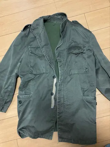 카키 밀리터리 자켓