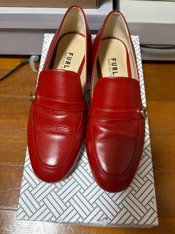 FURLA 빨간색 가죽 로퍼