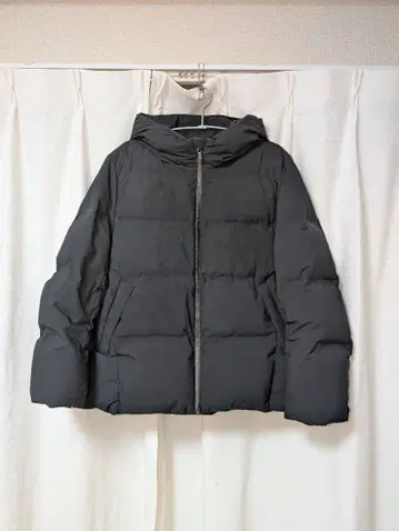 UNIQLO 블랙 다운 자켓 후드 부착