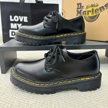 새상품 Dr.Martens 닥터마틴 3홀 마틴 부츠 블랙 24