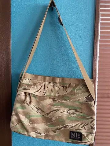 MIS 카모 패턴 숄더백