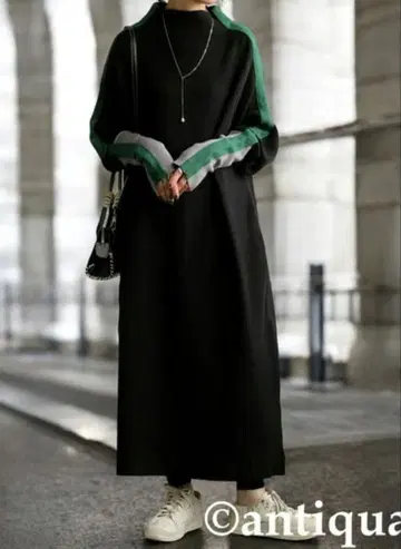 미사용 새상품 안티카 배색 니트 원피스