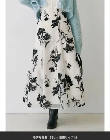 컨디션 최상 머큐리 듀오 플라워 프린트 쉬폰 플레어 스커트 아이보리