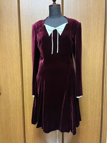 [ 도쿄 소와르 ] 보르도 벨벳 원피스 9호 새상품급 레트로