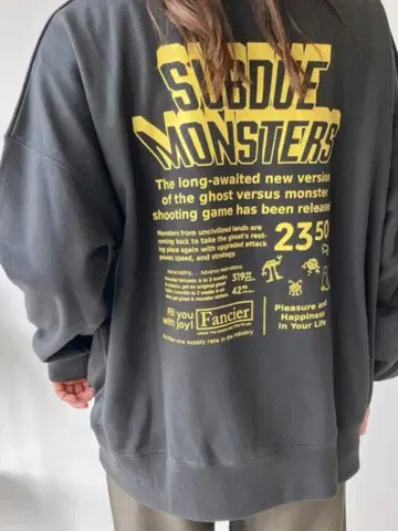 원포인트 로고 자수 유령 프린트 오버 사이즈 맨투맨 풀오버