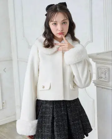 INGNI 4Way 비쥬 버튼 숏코트 화이트