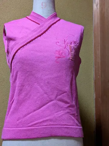 핑크 슬리브리스 니트 베스트 페어리 자수