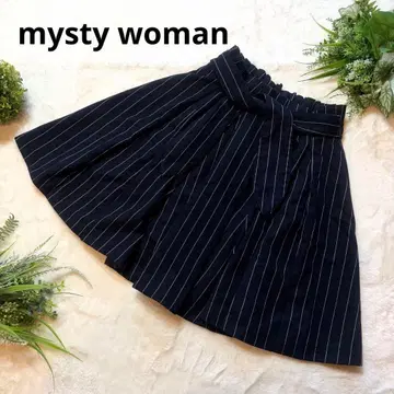 미스티우먼 네이비 스트라이프 플레어 스커트 무릎 기장