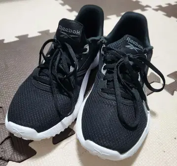 새상품급 Reebok 러닝화 블랙