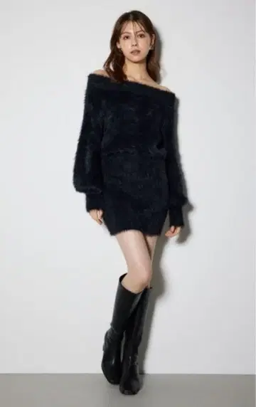 rienda 다크 오프숄더 미니 원피스