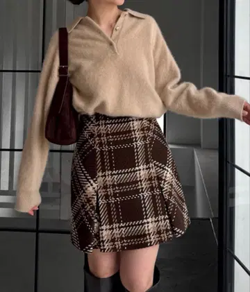 체크 무늬 미니 스커트
