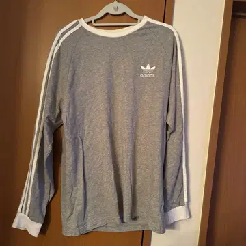 adidas 그레이 긴팔 티셔츠