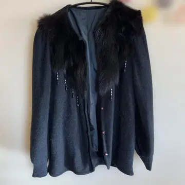 퍼 달린 다크 그레이 자켓 유럽