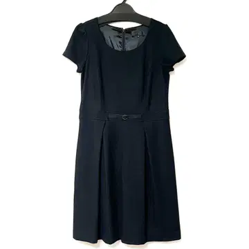 UNTITLED A라인 무릎 기장 원피스 반팔 블랙