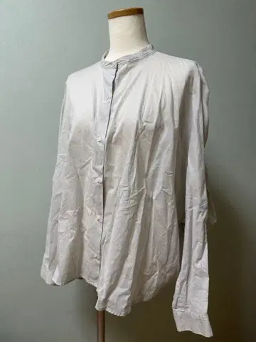 미즈이로 인드 화이트 셔츠 긴팔 개더