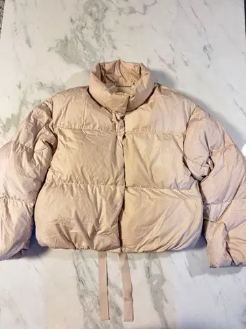 Mila Owen 미라오웬 밑단 리본 소프트 숏 다운