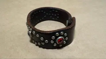 HTC 스터드 가죽 팔찌