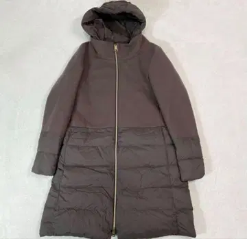 후드 부착 다크 브라운 다운 자켓