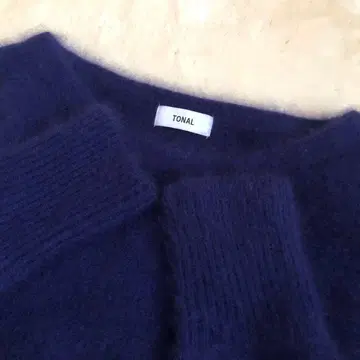 토널 TONAL 새상품급 복슬복슬 라쿤 돌먼 니트 [ 블루 ]