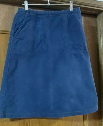 마가렛 하우엘 벨벳풍 스커트