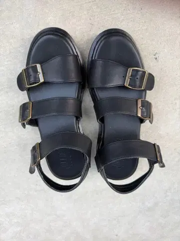 블랙 스트랩 샌들 통굽 coen